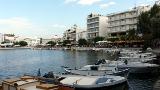 Fischerboote am Kai vom Voulismeni-See  von Hihawai