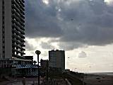 Dunkle Wolken über dem Palace Hotel von Hihawai